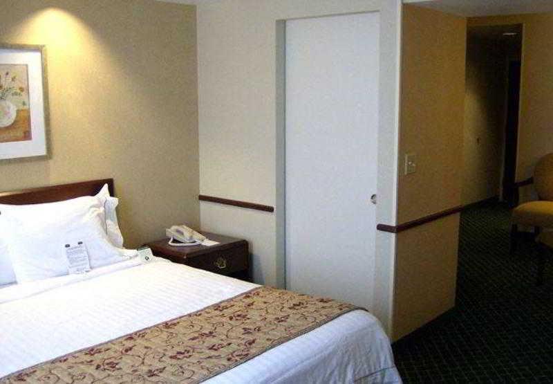 Fairfield Inn & Suites Butler Room photo