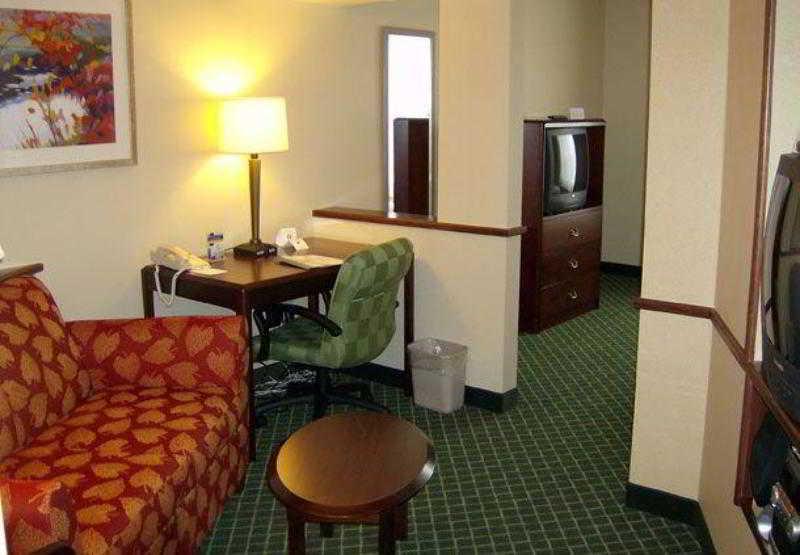 Fairfield Inn & Suites Butler Room photo